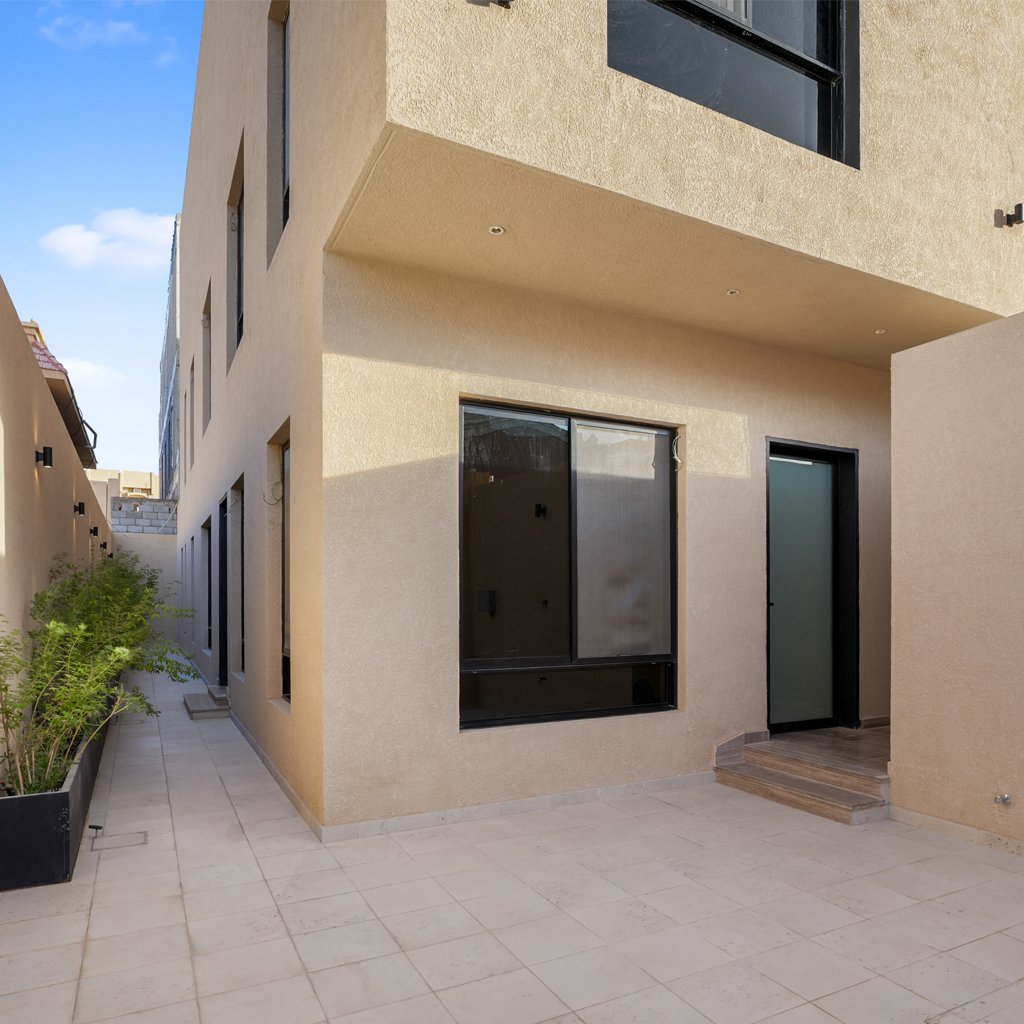 رسم 12 العليا - صورة المعرض